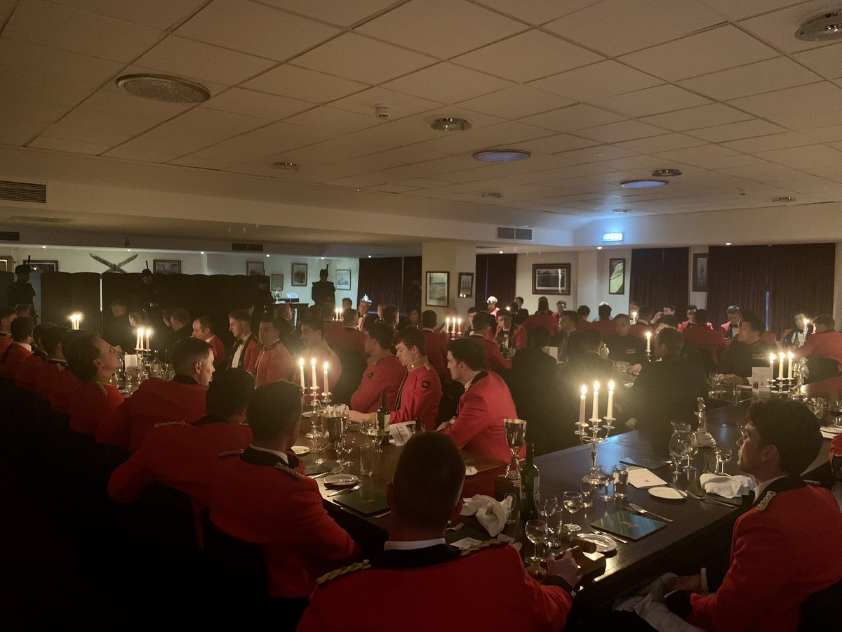 SchwerpunktZ's tweet photo. Platoon Commanders’ Battle Course 2203 ✔️
Top student / ‘Binos’ winner:
2Lt Clarke @The_SCOTS ⚔️
Dinner Night principal guest and speaker - DComd @armycmc 🎤
And excellent entertainment Entertainment from @RiflesRegiment Bugles 🎼
@IBSBrecon @ArmyInfantryHQ @LWC_UK https://t.co/XSKUECCPRC
