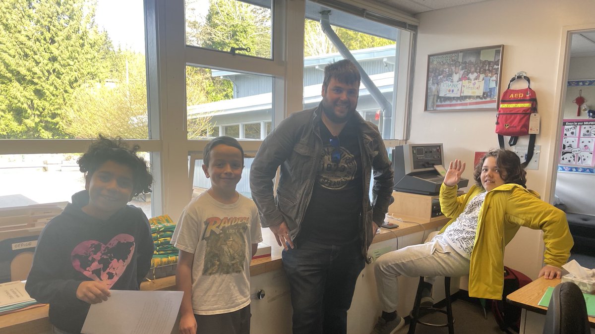 westcot_school's tweet photo. Thank you to our Announcement Team and 2 Gr4 Changemakers  for kicking off #Do1Give @westcot_school.  #wecanmakeadifference https://t.co/zVTX0kA9wM