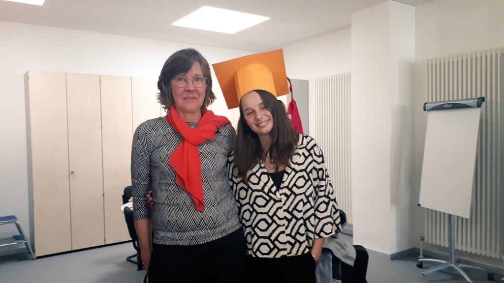 Margreth Lünenborg (@mluenenborg) on Twitter photo Es ist vollbracht! Shari Adlung hat ihre wunderbare Dissertation zur Repräsentation von #Alter im #Journalismus verteidigt - wunderbare Diskussion! Herzlichen Glückwunsch! <a href="/pukberlin/">IfPuK FU Berlin</a> <a href="/FU_Berlin/">Freie Universität</a> Es ist vollbracht! Shari Adlung hat ihre wunderbare Dissertation zur Repräsentation von #Alter im #Journalismus verteidigt - wunderbare Diskussion! Herzlichen Glückwunsch! <a href="/pukberlin/">IfPuK FU Berlin</a> <a href="/FU_Berlin/">Freie Universität</a>