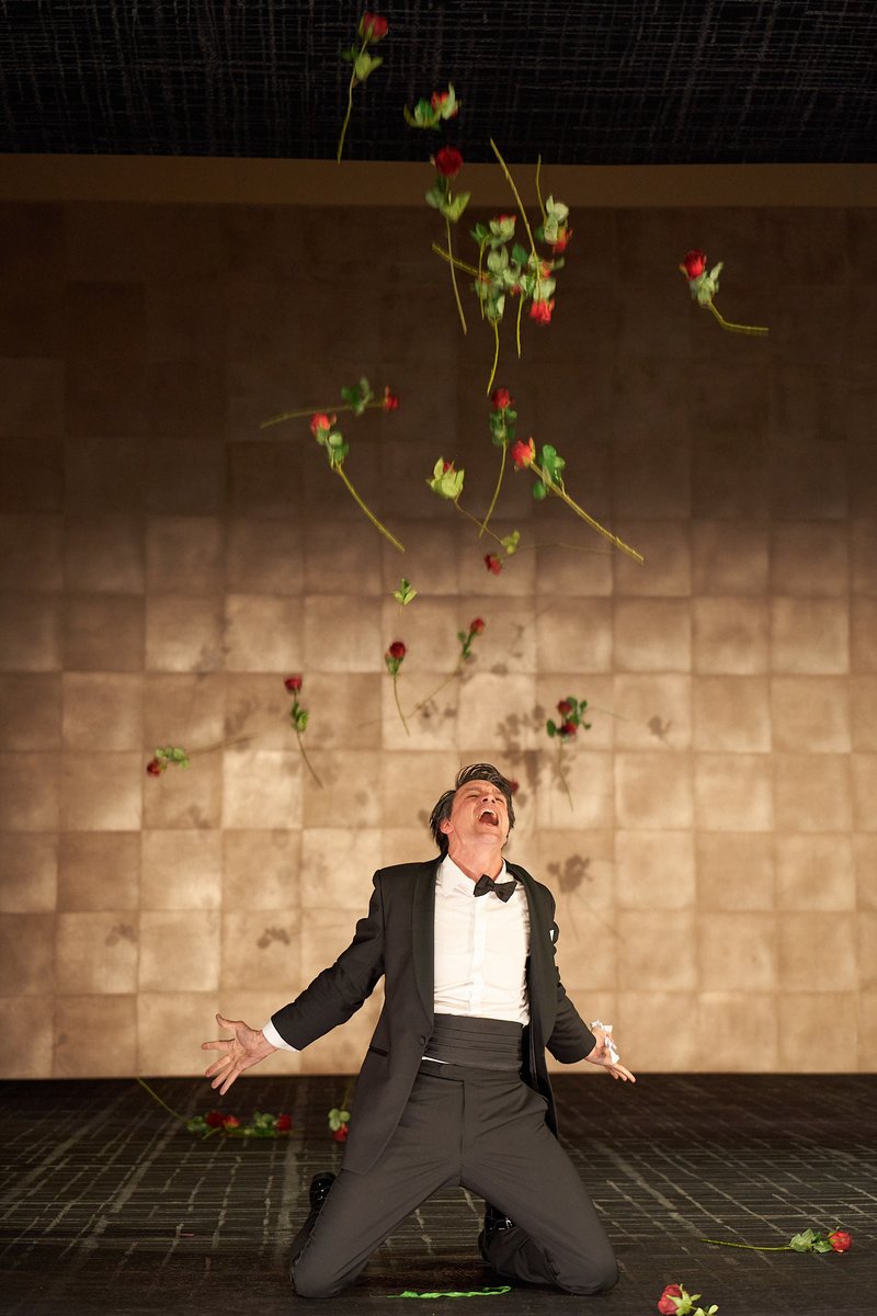 Große Vorfreude! Am Samstag feiert #EugenOnegin bei uns #Premiere. #IsabelOstermann inszeniert Tschaikowskis Lyrische Szenen als intimes und lebensnahes #Kammerspiel. Große Gefühle, große Musik!
➡️Eugen Onegin / #Tickets bit.ly/eugen_stada
Foto (C) Nils Heck