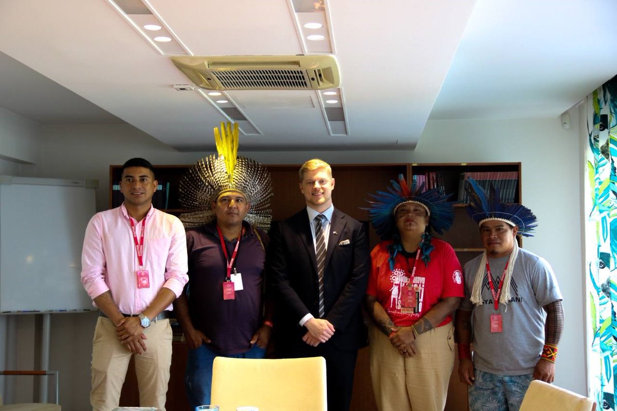 EmbFinlandia's tweet photo. Durante o evento Acampamento Terra Livre, que acontece em Brasília essa semana, os representantes das organizações regionais da APIB se reuniram na embaixada com o chefe adjunto Ahti. Os direitos dos povos indígenas são temas importantes da política externa da Finlândia 🇫🇮 https://t.co/TfiHxzO1TC