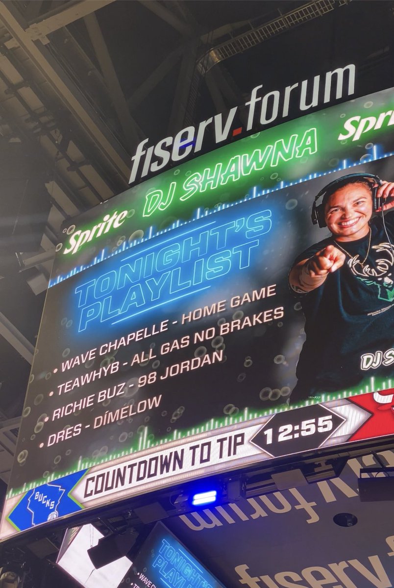 TeawhYB's tweet photo. Rough end to the year for the Bucks. Still, proud of the team and this #tbt moment โญ๏ธ having my song play during warm-ups earlier this season. #NotAFailure ๐ฆ https://t.co/gO2zVBu3mt