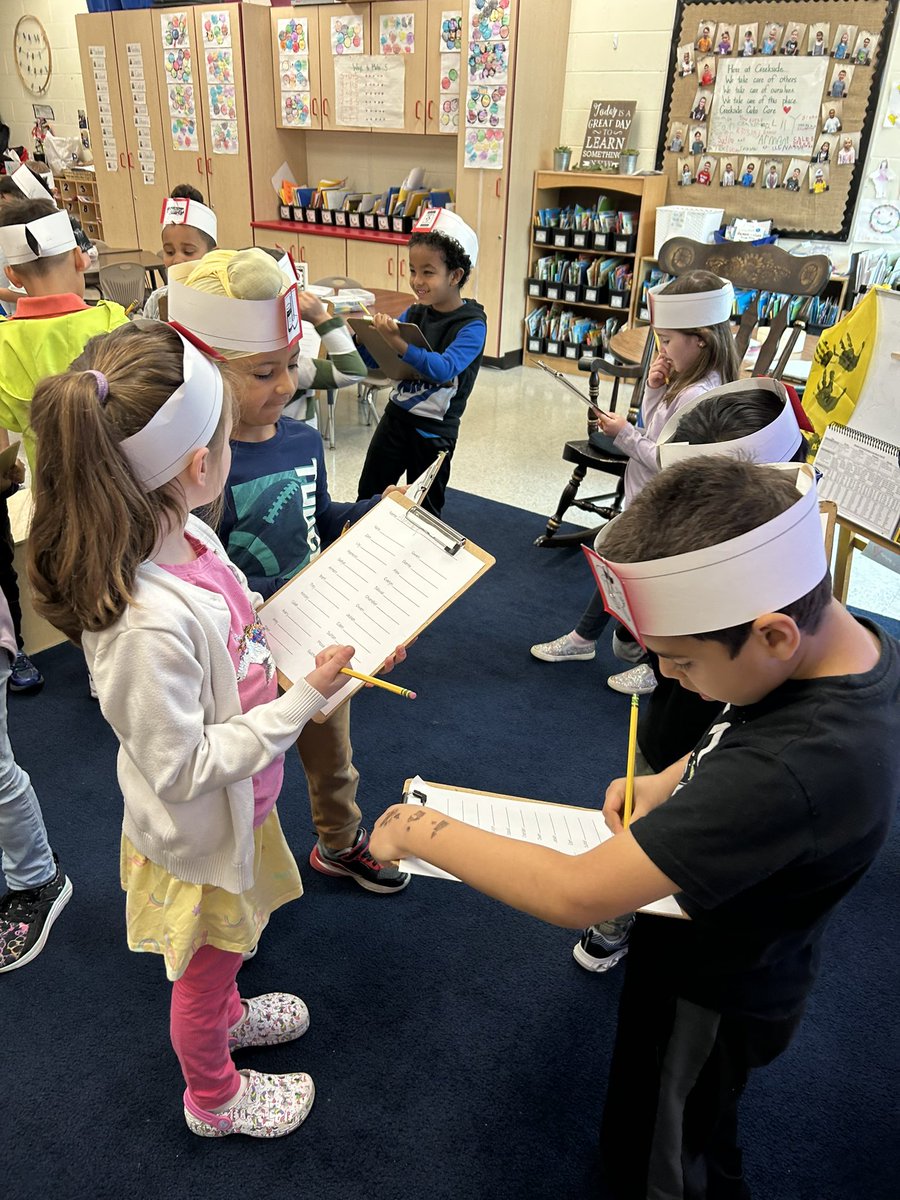 Playing Headbands today! We’re practicing segmenting words and writing sounds we hear. <a href="/Creeksidetweet/">Creekside ECS</a> #NeedtoSucceedCECS #WEareLakota