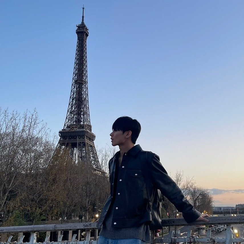 JNJYLOCAL's tweet photo. something about them in Paris https://t.co/dex7ljRvfD