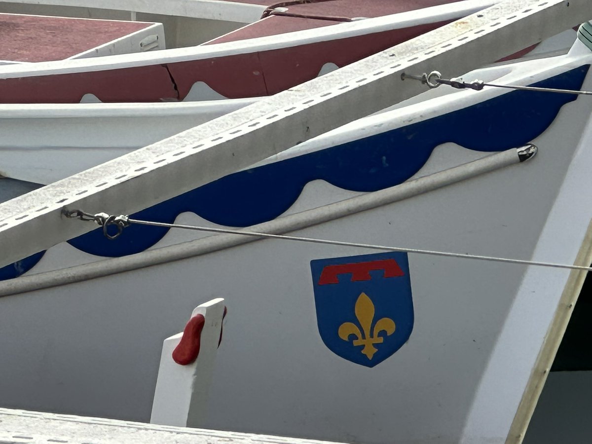 @cdenigremont secret No 54478 : jouteur en fine lance à l’Estaque près de Marseille ! La preuve voici son bateau de champion en joute provençale 🏆
Il sait rayonner l’#AnjouLibre y compris sur la Méditerranée 😝
