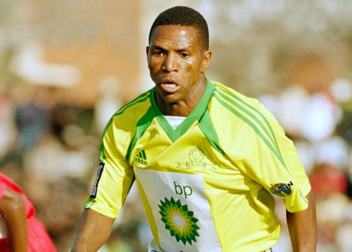 #VintageThursday | 

@bkmatewe celebrates Mahwelereng Real Rovers and Mamelodi Sundowns legend Alex Bapela.

6-7pm

On @EnergyfmSA and & @ChoiceFMSA 

#RadioAssistantReferee