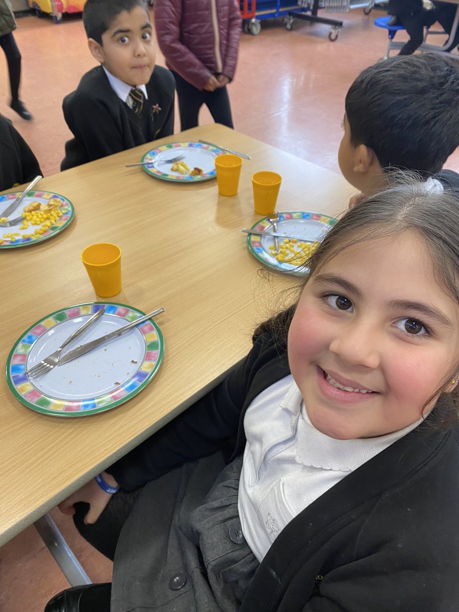 HolyFamilyYear2's tweet photo. Empty plates on #StopFoodWasteDay A great way to #livesimplybrum @cafod #livesimplyhfb10 @BhamDES @BCPP__ https://t.co/glUS98KzT0