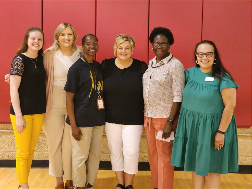 UNCP reading education graduate students conduct parent reading workshop!

To read more: uncp.edu/news/graduate-…
