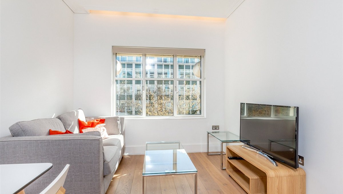 WC2 To Rent. Modern and stylish one-bed lux apartment in grand 1920's block in Holborn, close to Covent Garden. Available to rent immediately. £895 per week

mylondonhome.com/property-to-re…