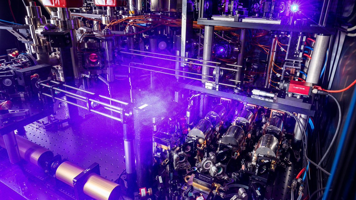 DLR_en's tweet photo. Building #QuantumComputers atom by atom! 💪 On behalf of @DLR_de, the start-up @planqceu is transforming neutral atoms into #qubits to create a prototype quantum processor. Learn more about how atomic shells become computational building blocks 🧱: https://t.co/BEruFUFkfl https://t.co/YtTPBBNWUp