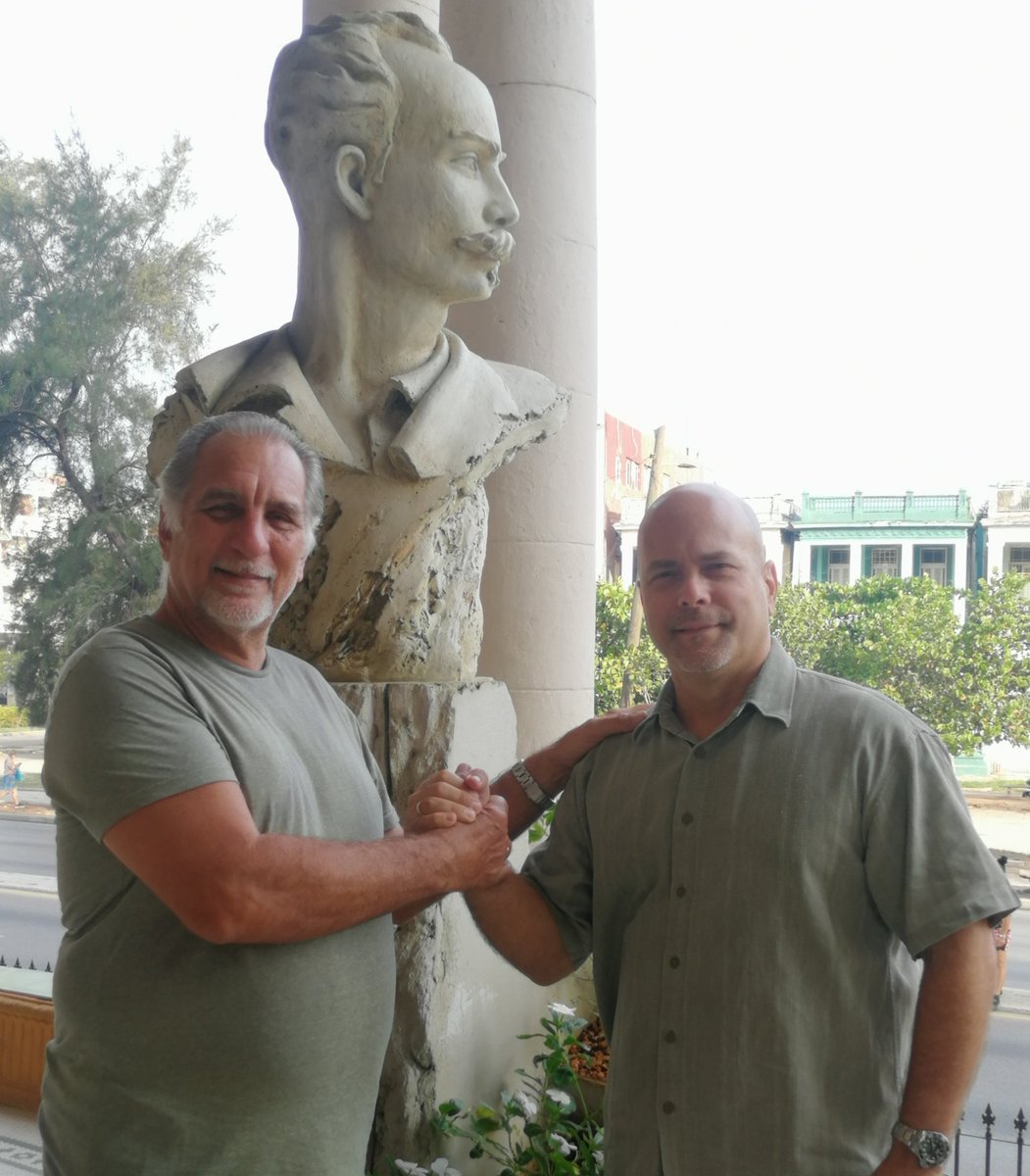 GHNordelo5's tweet photo. Hoy nos visitó en la sede nacional de los #CDRCuba un martiano de corazón, mi hermano @ReneCuban5 #Cuba #CDRCuba #XCongresoCDR #SomosDelBarrio https://t.co/AyIUagEmPS