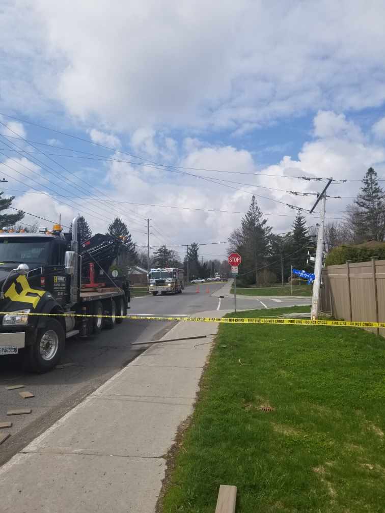 hydroottawa's tweet image. Hi David, The cause of today's outage is due to a third-party making contact with an overhead conductor. Crews are on site to perform emergency switching to restore everyone. Not related to reliability. ETR is still 1pm. Appreciate the patience.