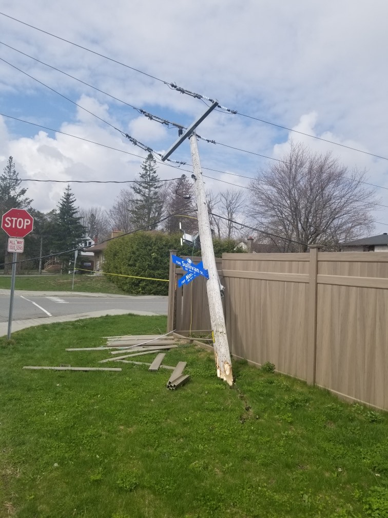 hydroottawa's tweet image. Hi David, The cause of today's outage is due to a third-party making contact with an overhead conductor. Crews are on site to perform emergency switching to restore everyone. Not related to reliability. ETR is still 1pm. Appreciate the patience.