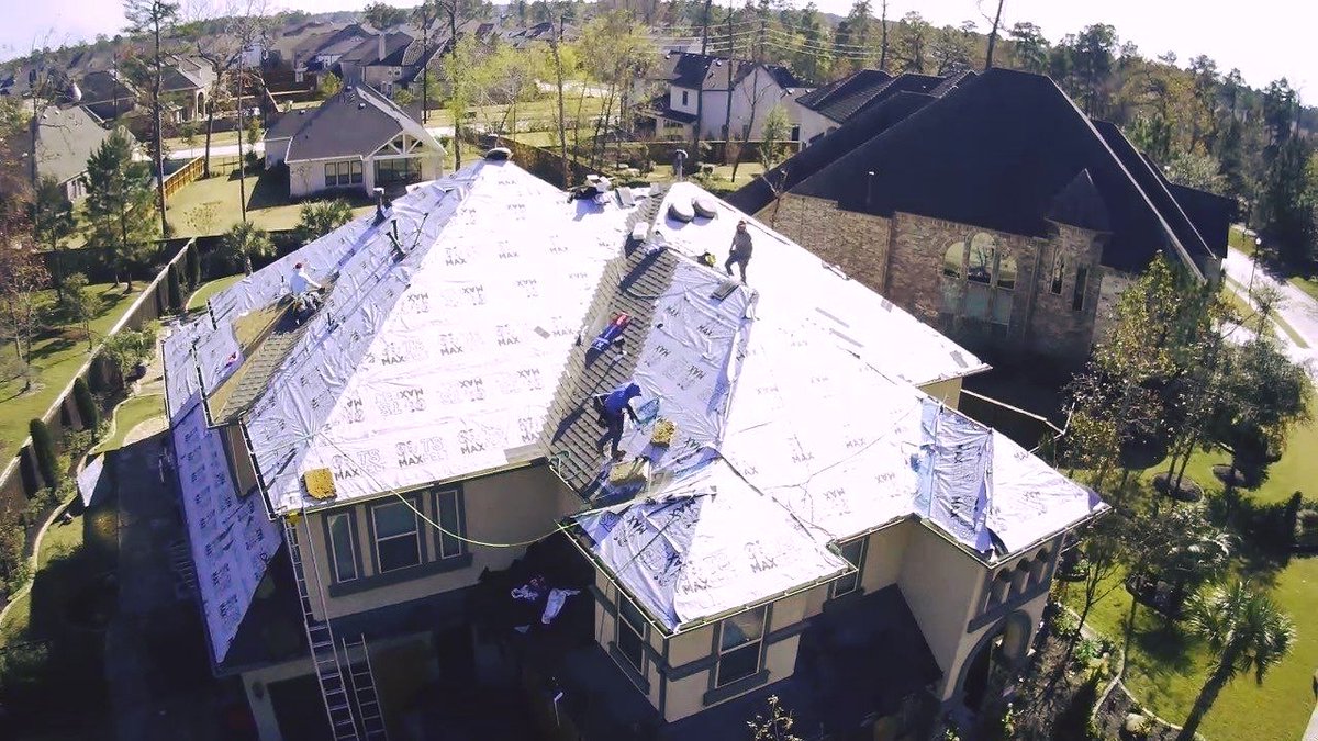 eliteroofpro's tweet image. Who knew a new roof could be so exciting? Well, we did! Check out this stunning replacement we did in Spring, Texas. Don&apos;t let a leaky roof rain on your parade, let us handle it with style. #SpringTexas #NewRoofWhoDis 😁 🏡