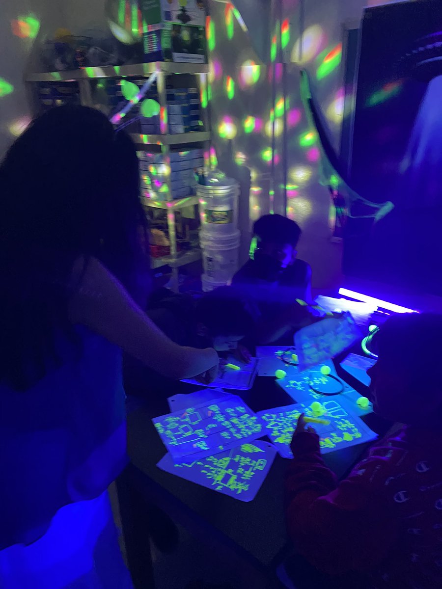 Ms. Jenn Ramirez led our 4th graders through a super engaging alien math escape room where the students had to solve problems involving area, perimeter and angles to avoid being abducted!  👽