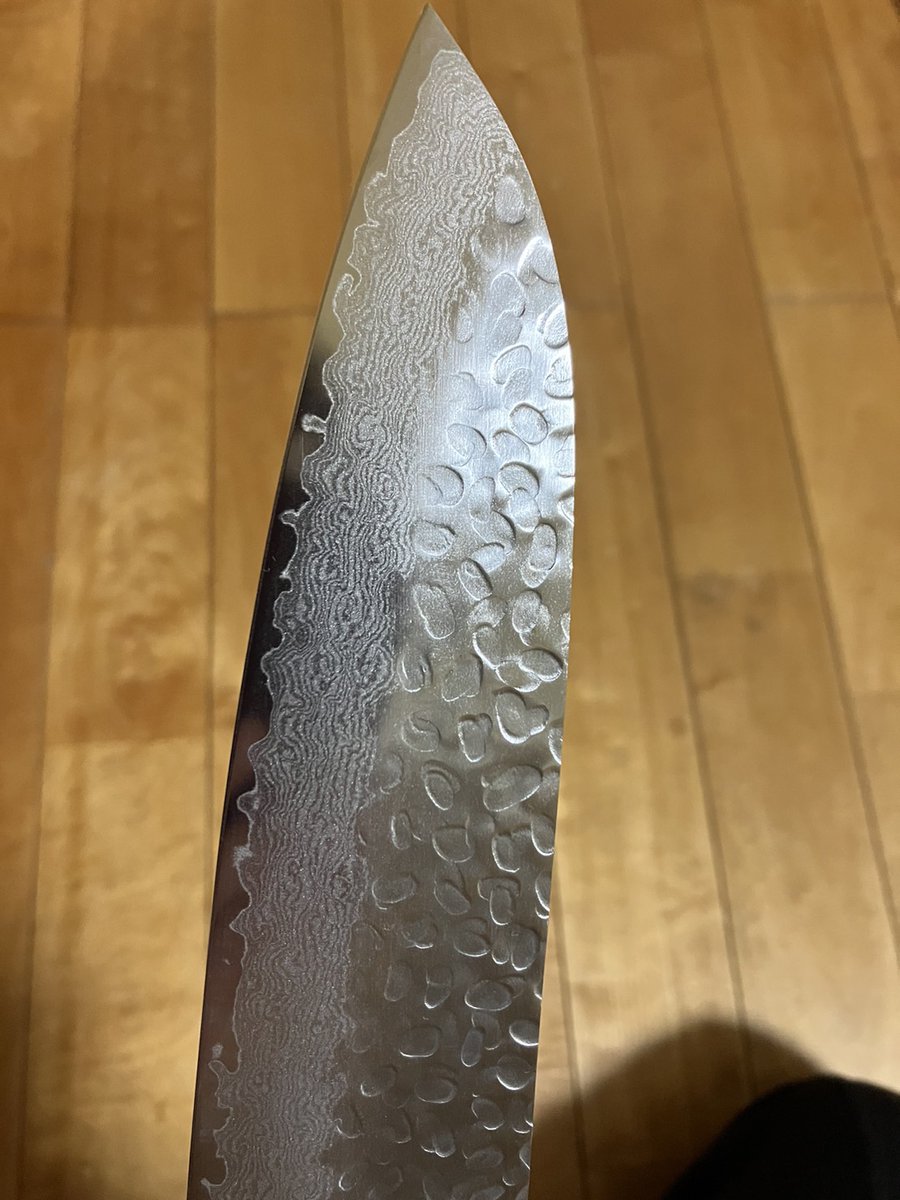 @poo1007 ツイートに関係のないリプライですみません!
金剛寺さんは面倒くさい1巻に登場したダマスカス包丁、当時漫画内で一目惚れした包丁を5年越しに初任給で両親にプレゼントすることができました!両親にも喜んでもらえました!(1番喜んでいるのは私です) 