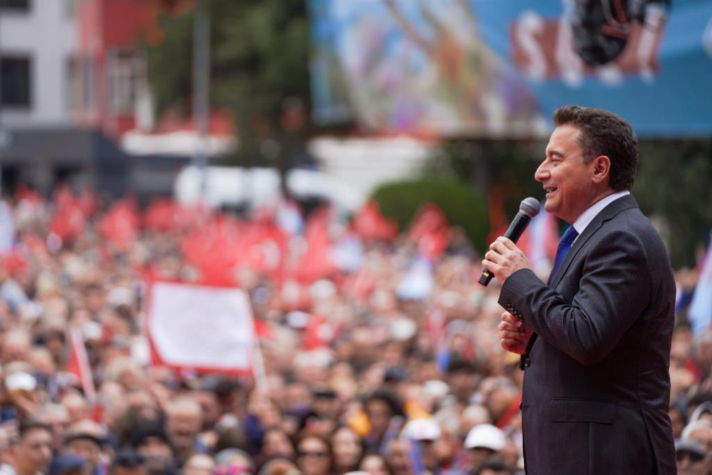 Cumhurbaşkanı Adayımız <a href="/kilicdarogluk/">Kemal Kılıçdaroğlu</a> ile birlikte Balıkesir’deydik.

Balıkesir hazır.

“Demokrasi” diyor, “Umut” diyor, “Özgürlük” diyor, “Hukuk” diyor, “Barış” diyor, “Bahar” diyor.

Meydanlardan dolup taşan herkese teşekkür ediyorum.