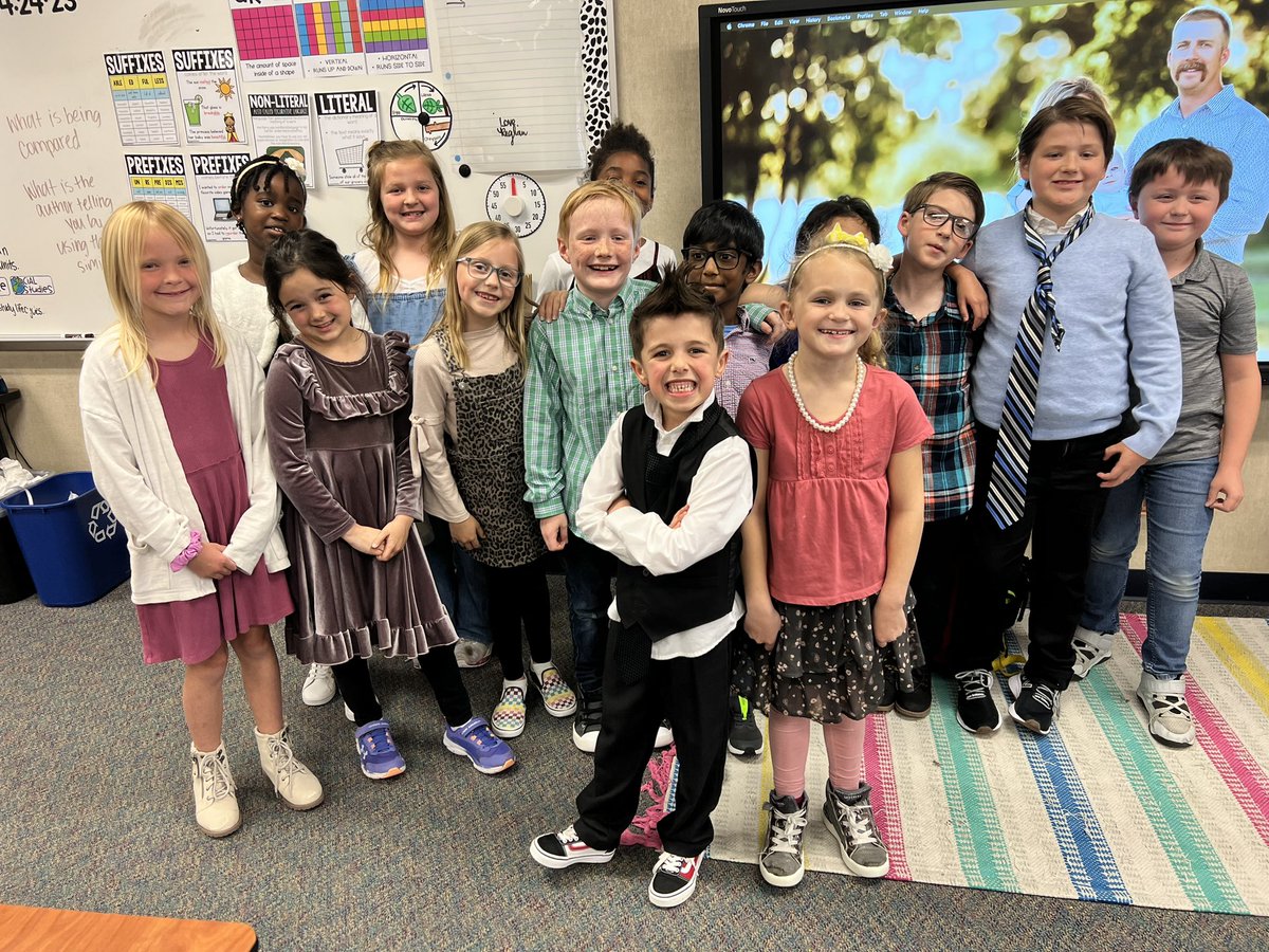mrs_rbeezley's tweet photo. More E (Elegant) day fun!
#ABCcountdown #EOYfun #mymisd #2ndgrade @McClureMarshals https://t.co/SDXn7nHDcB
