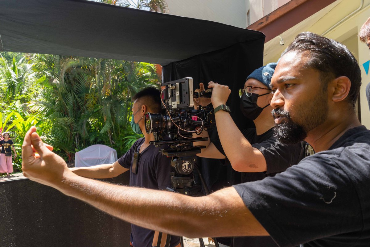 Thiyaga27's tweet image. Haier’s ad is out: youtu.be/Vmud9EDPjhA

And I get to brag that I got my ass kicked in badminton by world champions. #SohWoiYik #AaronChia