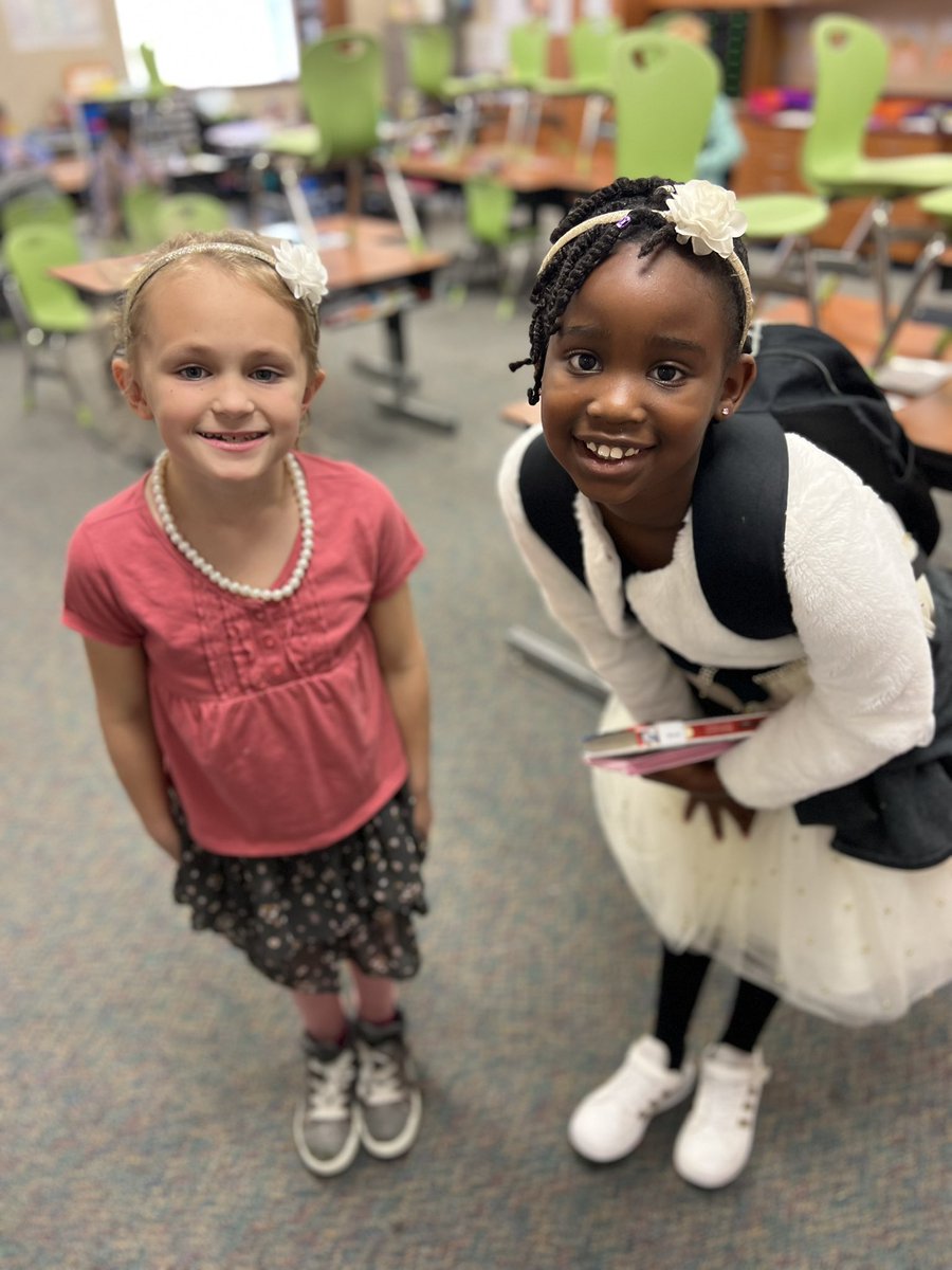 mrs_rbeezley's tweet photo. We curtsied and we bowed all day long! We were the most elegant for E day!
#abccountdown #mccluremarshals #misd #EOYfun @McClureMarshals https://t.co/DrZCTugfl5