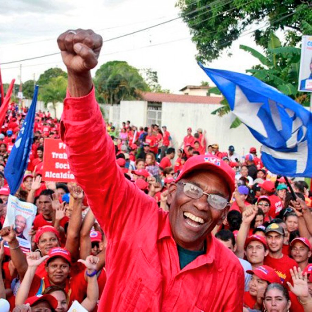 El profe Aristóbulo Istúriz, con su obra revolucionaria de profundo sentir humanista impulsó grandes transformaciones a favor de la inclusión social.

Al cumplirse 2 años de su inmortal morada en nuestros corazones, recordamos al Cimarrón Mayor del Pueblo.

Que Viva la Patria!!!