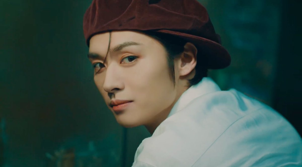skzshots's tweet photo. "★★★★★ (5-STAR)" ㅡ LEE KNOW https://t.co/uCFGO0BJoh