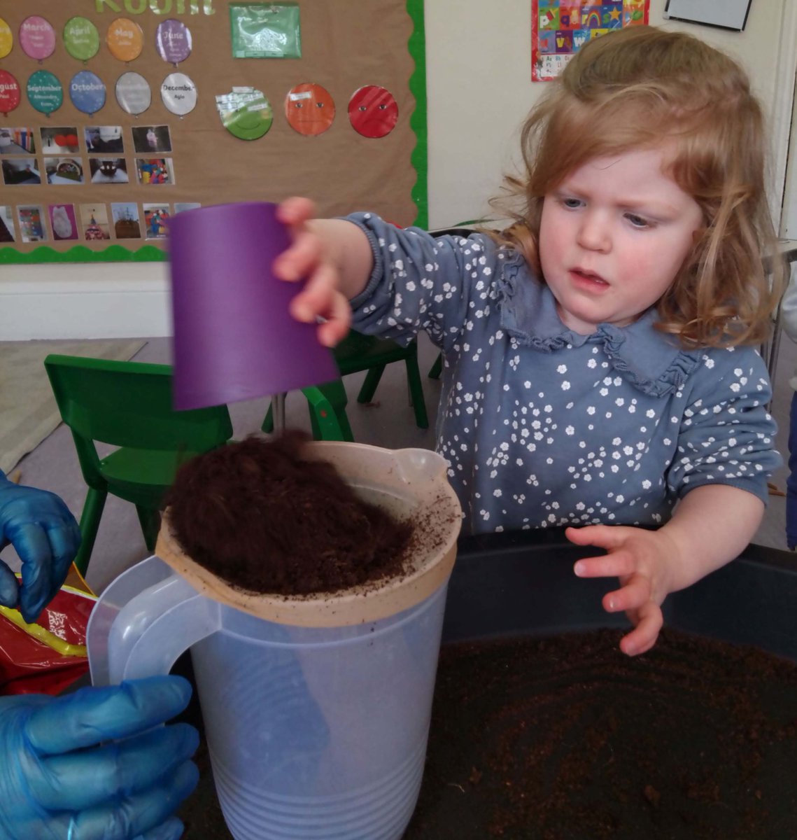 JancettGroup's tweet image. Look at these beautiful cress caterpillars that our Jancett Stanley Park Road 2-5s children made!  Using tights, soil, elastic bands and cress seeds to make their caterpillars, which coincides with their Core Book the Hungry Caterpillar #cresscaterpillar #earlyyears #corebook