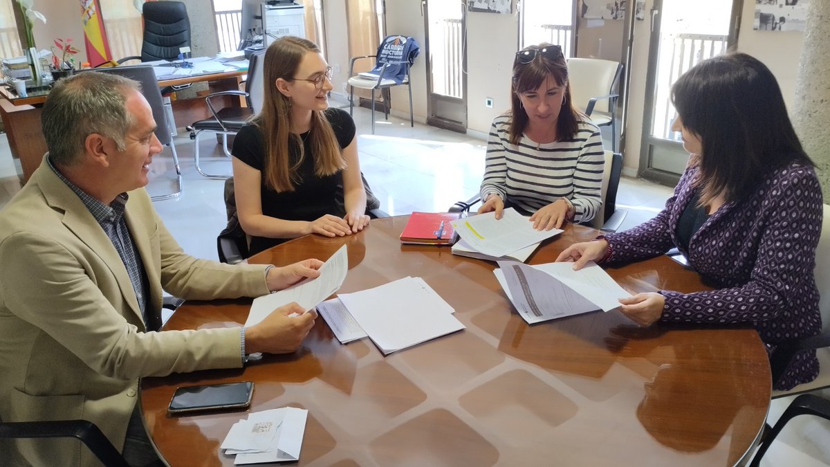 El servei d'infermeria escolar ja funciona a Sant Joan. La Regidoria de Sanitat, que dirigeix Julia Parra, ha gestionat la contractació d'una professional d'Infermeria per a donar suport tècnic als centres educatius locals.

santjoandalacant.es/va/sanidad/ser…

#santjoansanitat