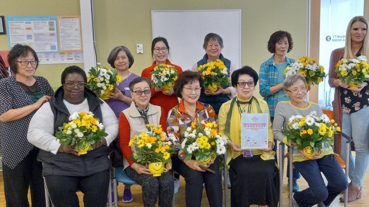 nychonline's tweet photo. Flowers can bring so much joy β their colours and pleasant scents!
Thank you so much to Mandy from GTA Florist for leading the flower arranging #workshops. The #seniors who participated had a wonderful time creating their own bouquets.
#freeworkshop #seniorsprogram #NorthYork https://t.co/P7kt2O3cze