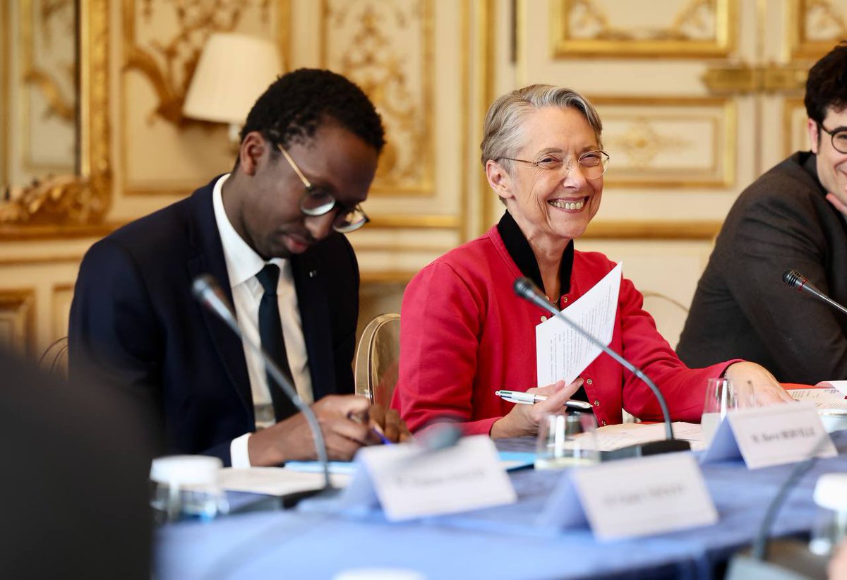 Elisabeth_Borne's tweet photo. J’ai reçu aujourd’hui les représentants des pêcheurs afin d'échanger sur l'avenir et les défis de cette filière, essentielle à notre souveraineté alimentaire.
Face aux transformations à venir, l'Etat sera présent aux cotés des pêcheurs. https://t.co/pjzJMvN2Co