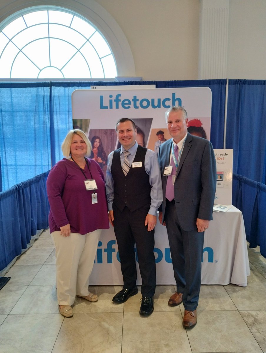 Nathan Pierce (Lifetouch) tweet media