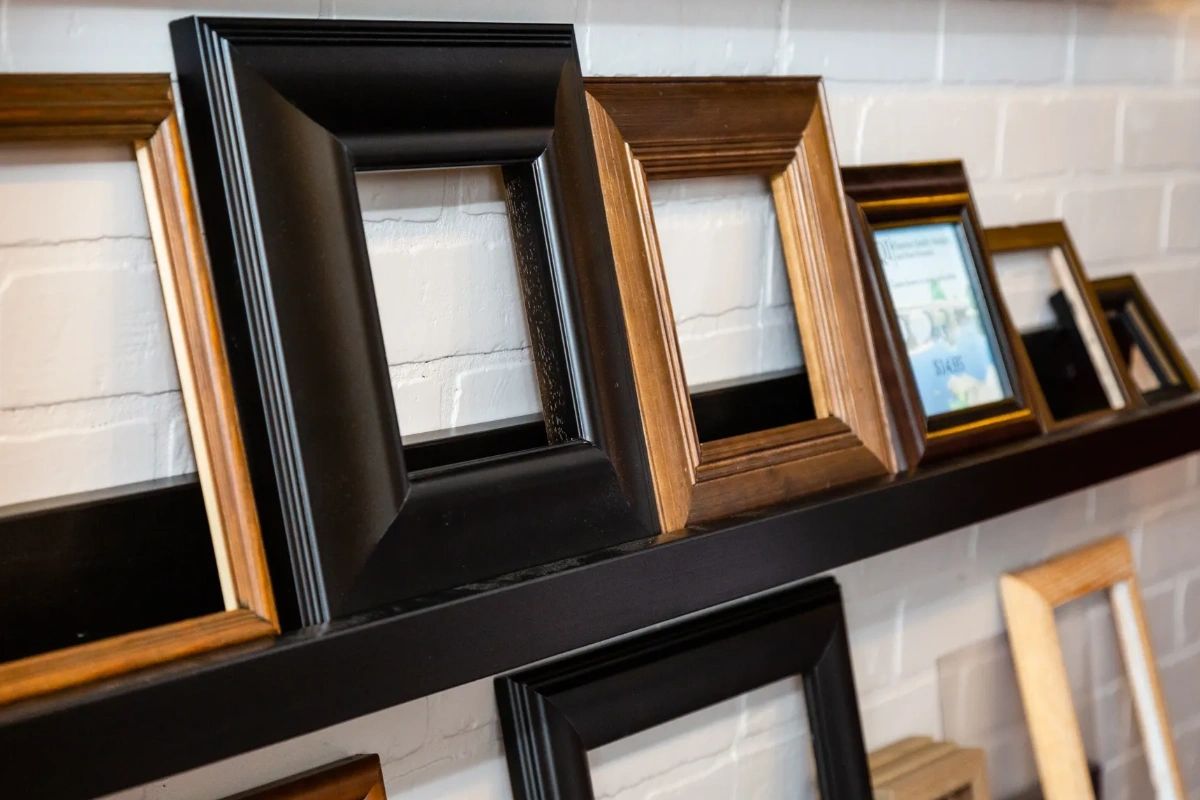 SAFastframe's tweet image. Whether you’re looking for a large frame or a small one, we have a variety of options for you to choose from! Come visit us off of I-10 to pick out the perfect one. #FastFrame #FastFrameSanAntonio #CustomFraming #Art #Framing