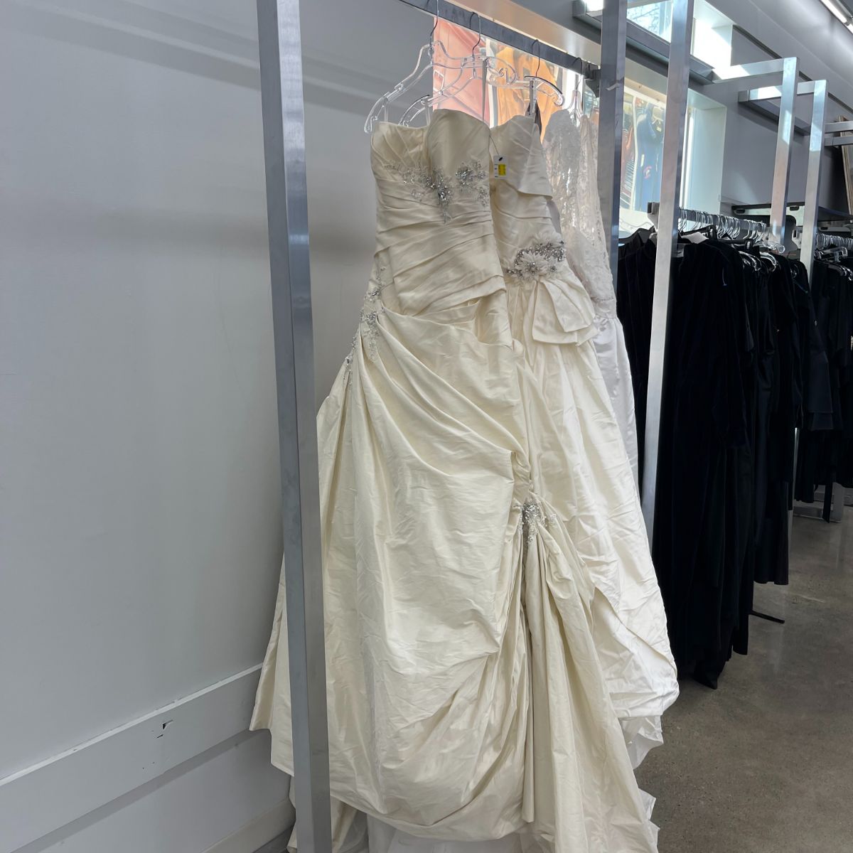 goodwill_mass's tweet photo. #BridesOnABudget #GoodwillMass is your one stop shop for #DIY centerpieces and decor, outfits for the events leading up to your big day, and you may even find THE DRESS! #ShopGoodwill #GoodwillFinds #DIYBride https://t.co/RXg1xKu5n7