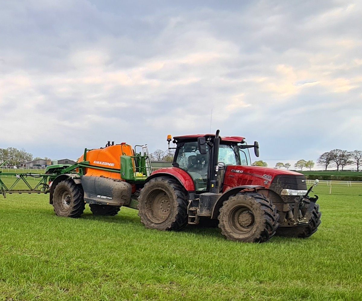 aligarratt81's tweet photo. My wheels are supposed to be silver. #April23 #caseih #amazone https://t.co/qZAnBimxAS