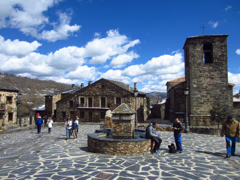 Conociendo los Pueblos Negros de Guadalajara. Una ruta en coche por unos paisajes de vértigo #RecuerdosLatitudesInfinitas blgs.co/9425l3