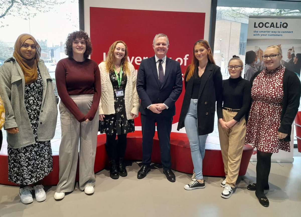Gwych i gwrdd â myfyrwyr <a href="/De_Cymru/">Prifysgol De Cymru</a> heddiw, sgyrsiau diddorol gydag athrawon y dyfodol.

Great to meet students <a href="/UniSouthWales/">University of South Wales</a> today, interesting conversations with our future teachers.

➡️ addysgwyr.cymru/dechreuwch-eic…
➡️ educators.wales/start-your-jou…

#AddysguCymru #TeachingWales
