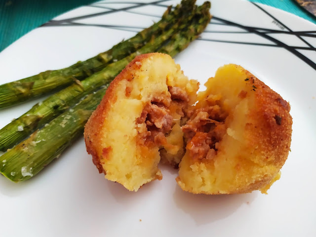 BegoGranada's tweet photo. Bombas de patata y carne picantes - Happy Chef Aigostar https://t.co/KupKAPEzH2 https://t.co/lx6PuVU8WS