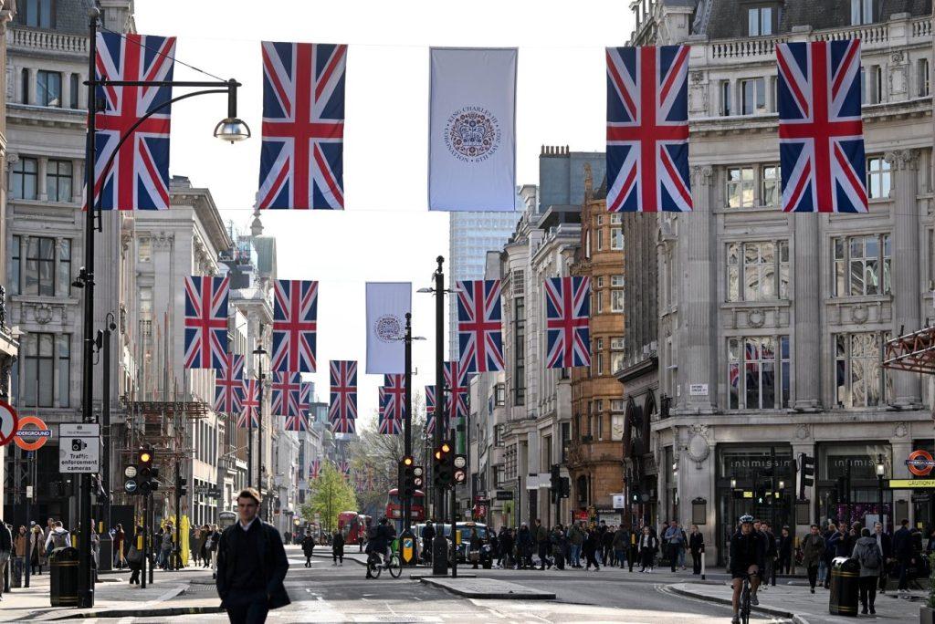 King Charles' coronation bank holiday weekend (6-8 May) is expected to generate up to £50m for London's West End retail and hospitality businesses, according to data from New West End Company. 

#retail #retailnews bit.ly/3n9BMrL