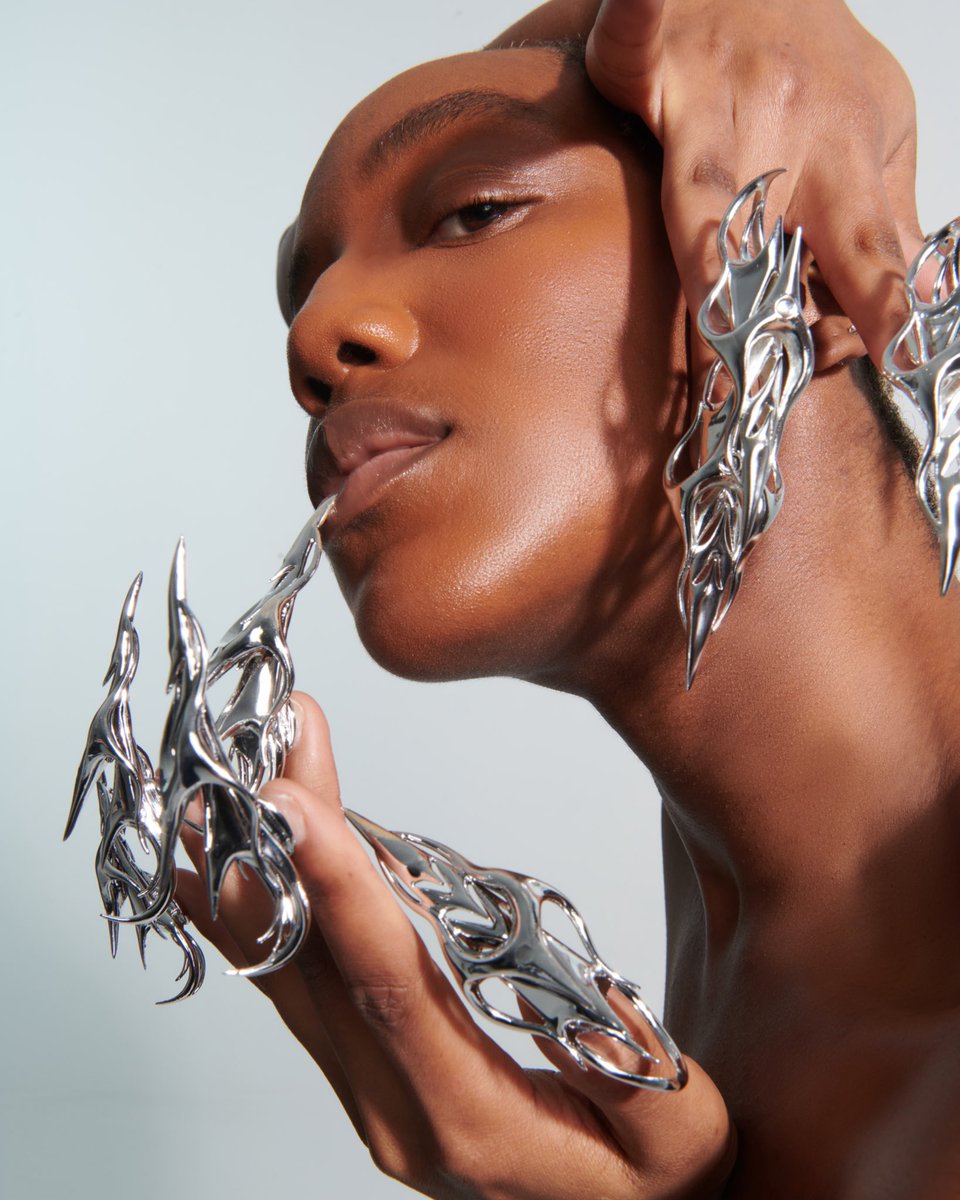XTENDEDiDENTiTY's tweet photo. Our 3D printed Claw Nails - made custom to fit you and your villain fantasies โจ
Explore our phygital jewelry collection in the link below ๐ซ
#clawnails #nail #headpiece #helmet #custom #3dprinted #custompiece https://t.co/XOgCJPwwXh