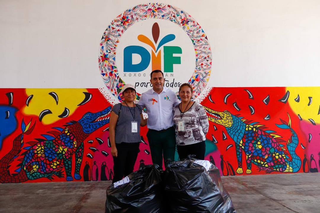 XoxocotlanDIF's tweet photo. Atendimos las solicitudes de presidentes de colonias y directores de escuelas, para que las y los peques de Xoxo tengan un regalo este #DíaDelNiño.
#DIFParaTodos https://t.co/nL3r7zGLH3