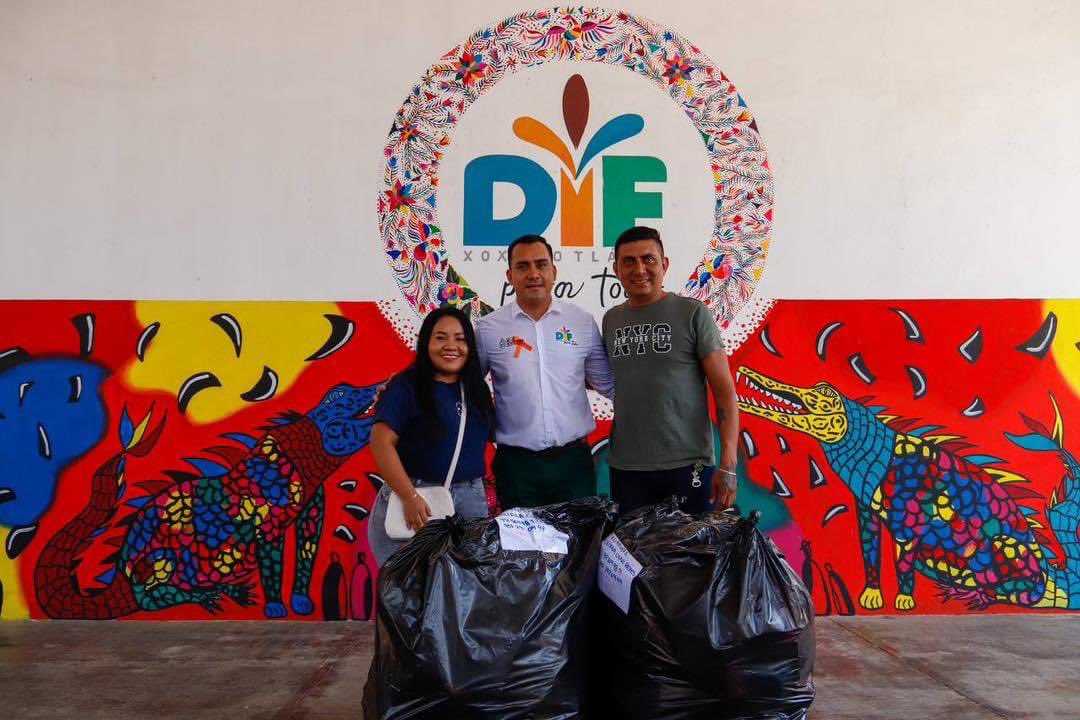 XoxocotlanDIF's tweet photo. Atendimos las solicitudes de presidentes de colonias y directores de escuelas, para que las y los peques de Xoxo tengan un regalo este #DíaDelNiño.
#DIFParaTodos https://t.co/nL3r7zGLH3