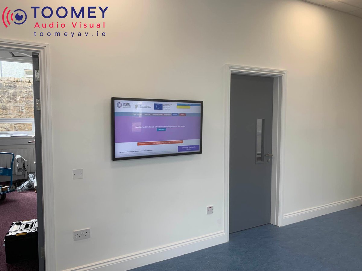 toomeyav's tweet image. A great installation completed Clevertouch Technologies 86&quot; Interactive panels installed in a number of rooms. DSA Digital Signage Solutions supplied &amp;amp; an Epson UK Ltd EB 735W Ultra Short Throw Projector filling a 2.7Mtr wide projection screen! #toomeyav #avinstallation #edtech