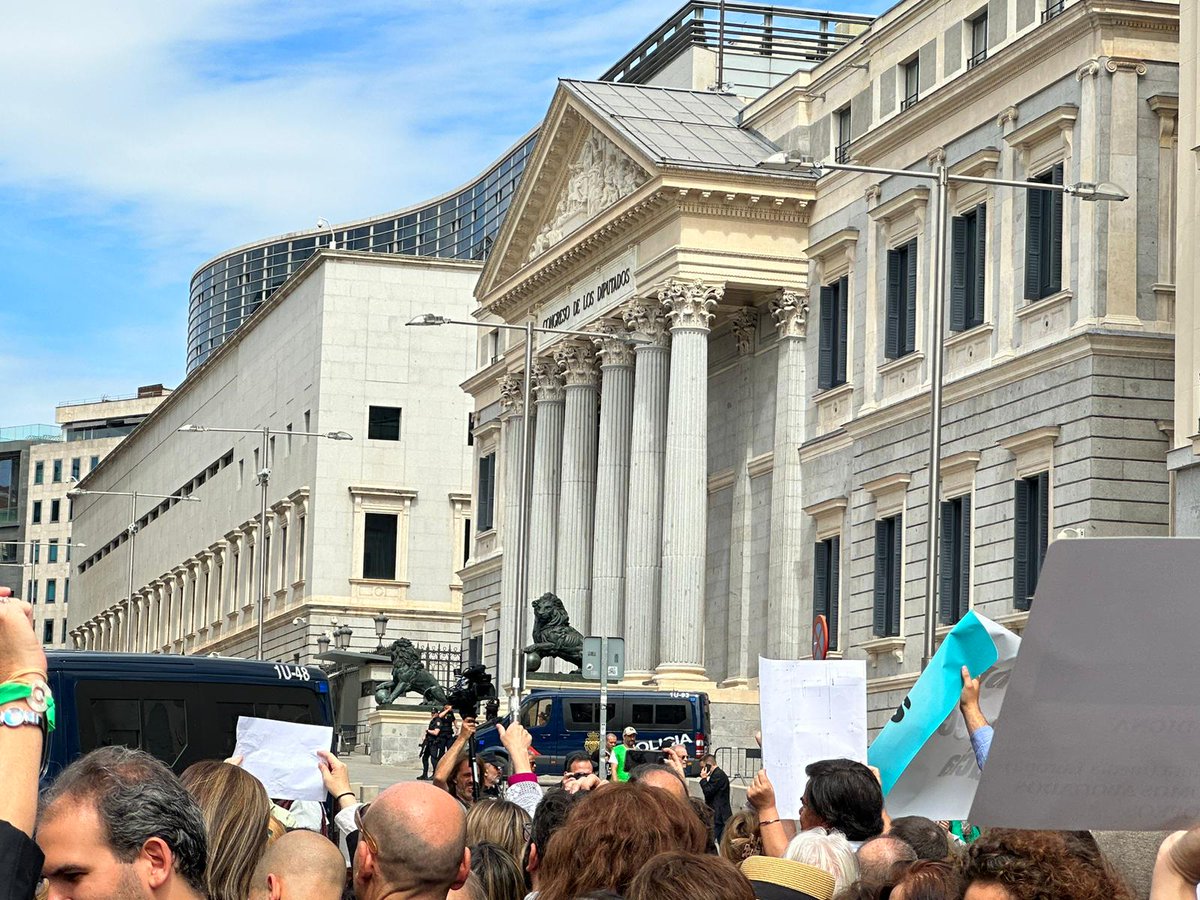 FOROGRANADA's tweet photo. Todos unidos somos más fuertes y se nos oye
#MareaNegra #EsNuestroTurno https://t.co/GTrdm9YTao