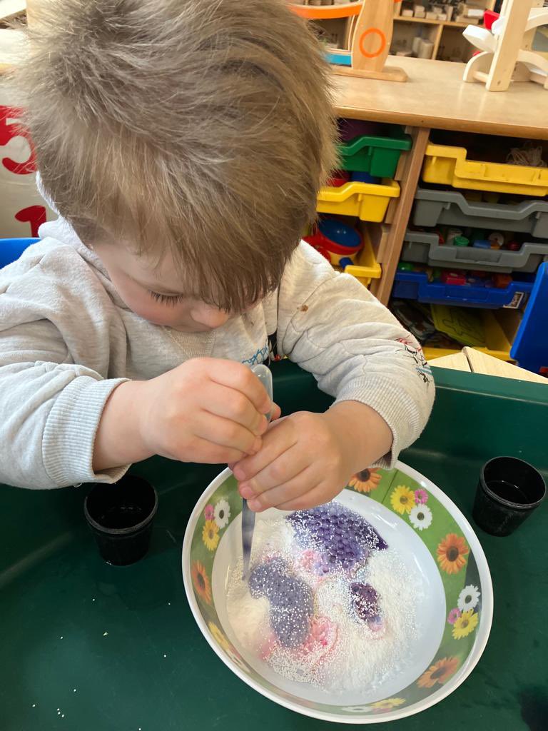 The Nursery children enjoyed their Science learning! They added vinegar to bicarbonate of soda and loved the bubbles that appeared! 🧪🫧