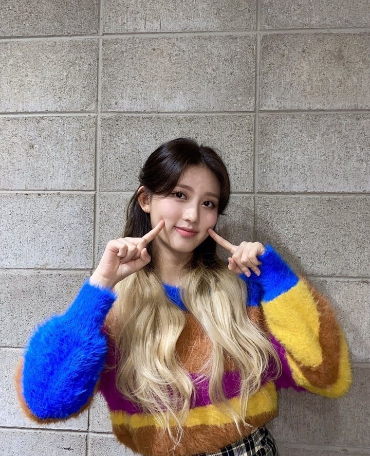tlmelve's tweet photo. ⠀
⠀ ⠀⠀⠀⠀⠀⠀
⠀⠀⠀⠀— Knocking on your heart ♡︎ https://t.co/Nnmd1w5WRW