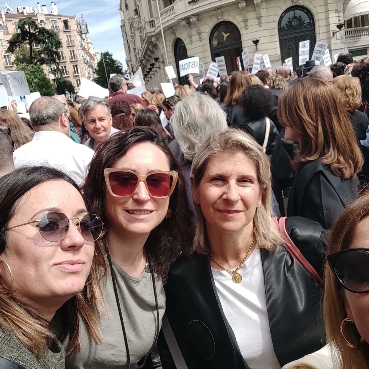mavihl's tweet photo. Reivindicaciones, legítimas, justas y razonables. Por un turno de oficio digno, como merecen los ciudadanos y los Abogados y Abogadas que lo prestan @ICAMURoficial https://t.co/YJvTOMiCqR