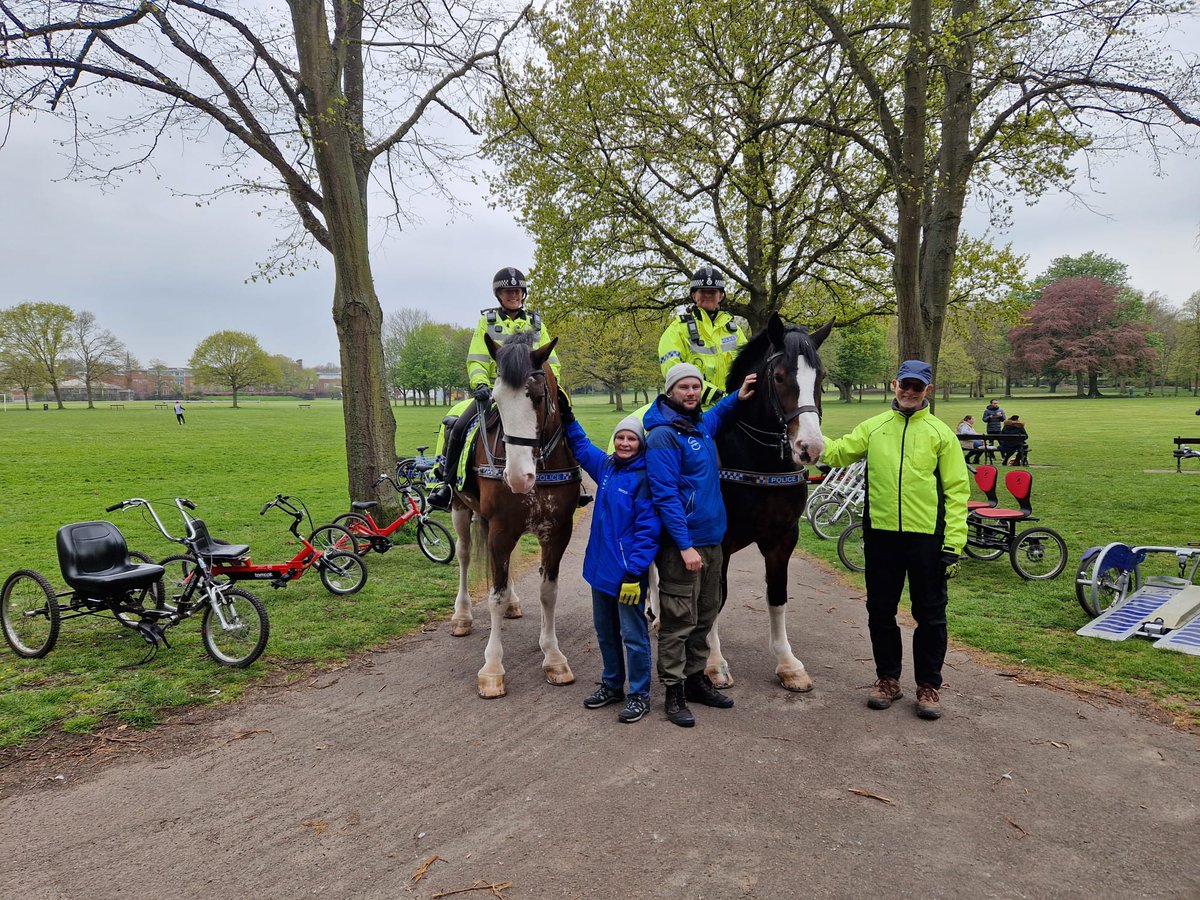 Mer Pol Mounted tweet media