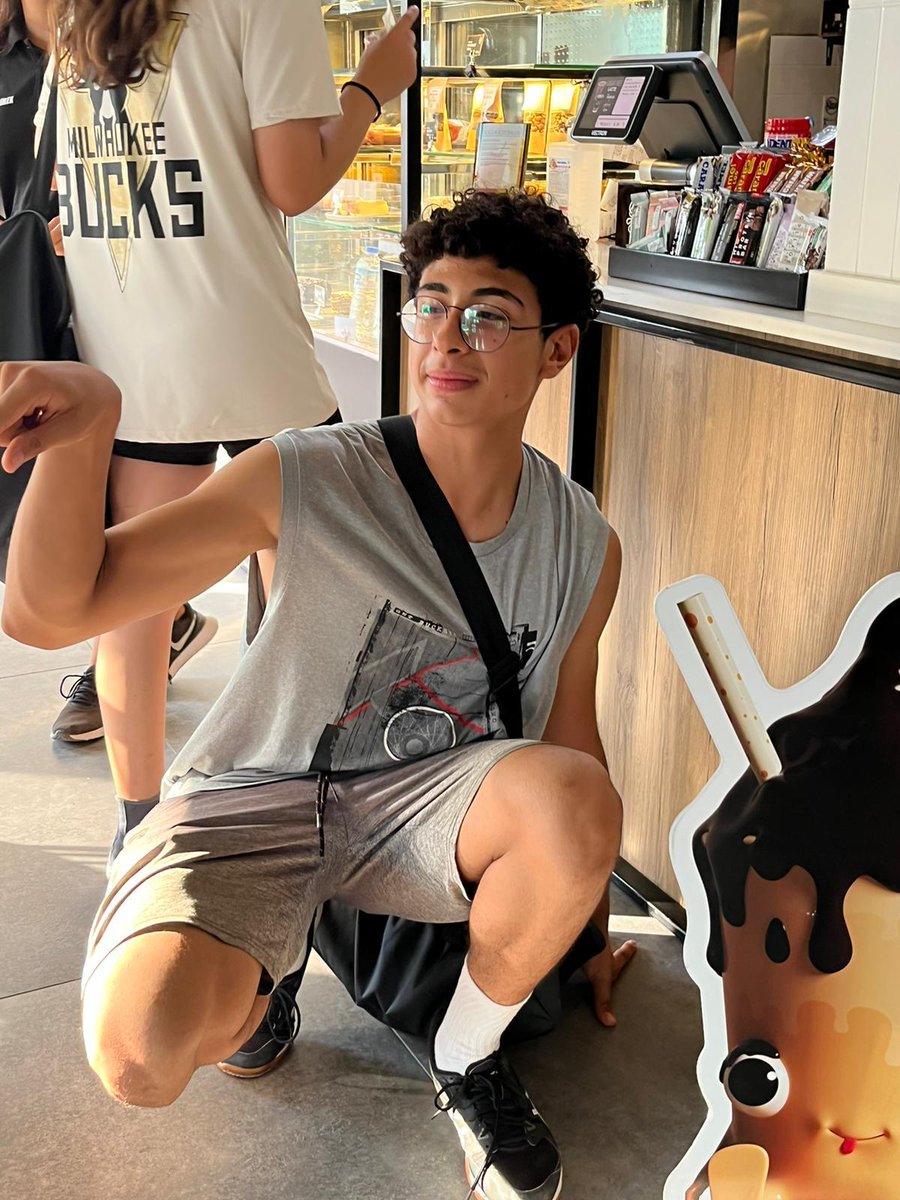 3şubat sabahı senin içinçok heyecanlı bir o kadar mutlu bir güne, çok erken bir saatte uyandin. Heyecandan ayakların yere basmıyordu sanki.Sonra hoşçakal anne dedin. Arabaya bindin veyüzündeki o mutlulukla gittin... 
Ben seni çok özledim annem,artık gelsen...
#isiasortakdavamız