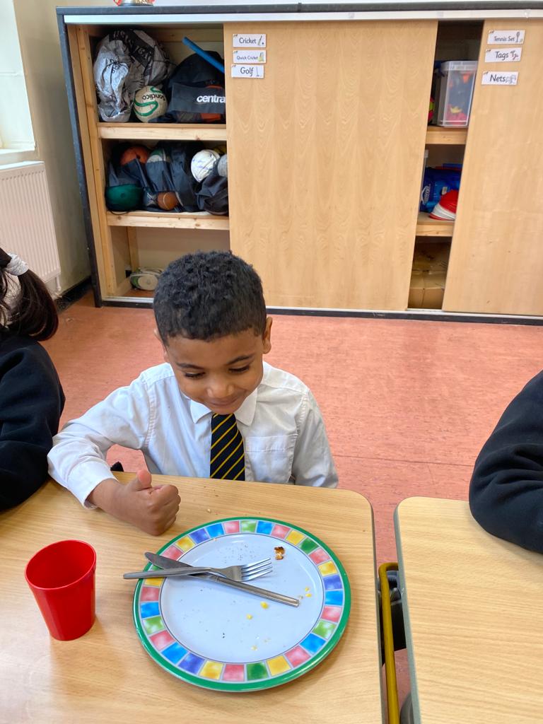 ReceptionHoly's tweet photo. Lot’s of empty plates today on #StopFoodWasteDay. A great way to #livesimplybrum @cafod @HolyFamilyScho1 @BhamDES @BCPP__ 🍽️💜 https://t.co/R3ADRO8tJh