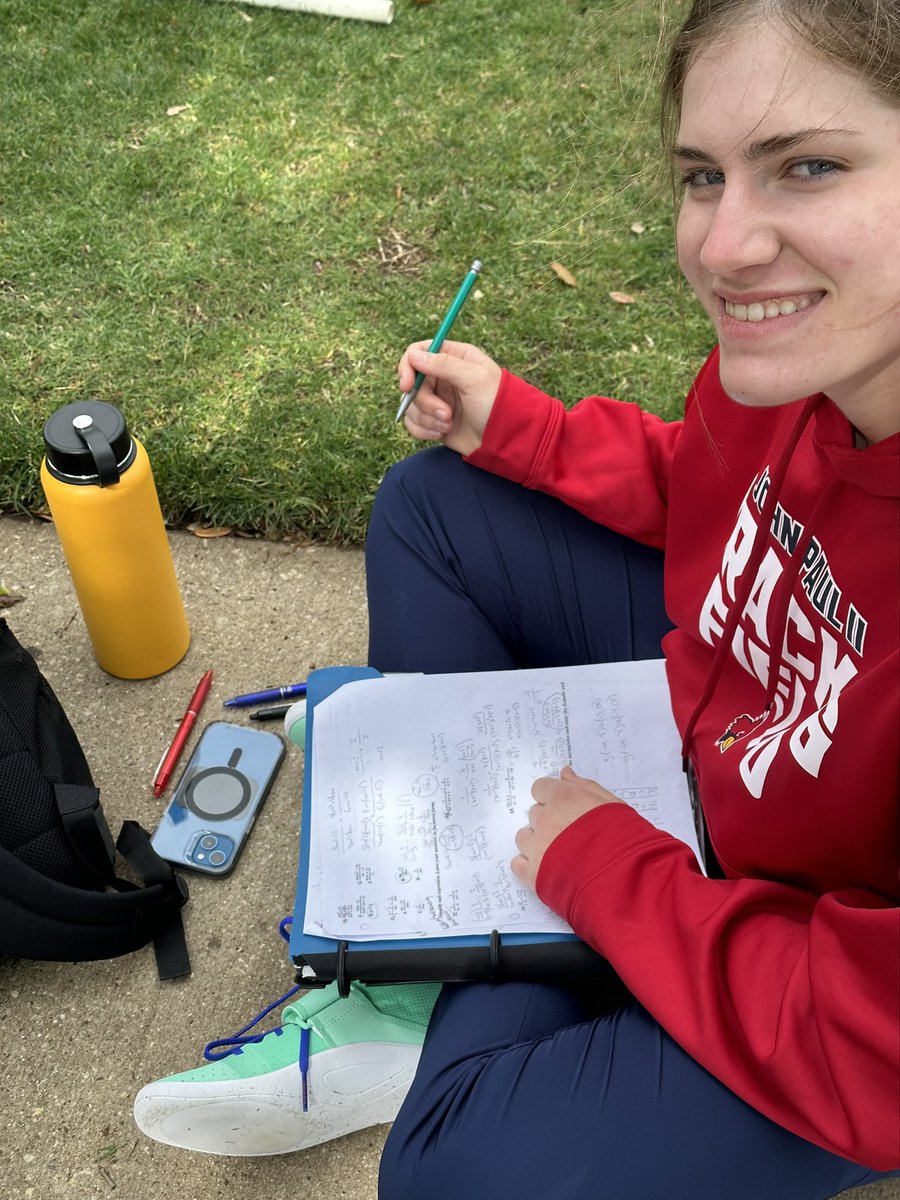 JPIIHS_ADOffice's tweet photo. This is what a student athlete looks like @JPIIHSPLANO putting in school work during down time at the @TappsTrack district 1 meet #outworkeveryone @JPIIHSSports @Teaguefootball https://t.co/ufWeutqARJ